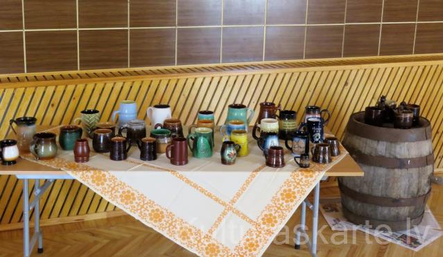 Alus kausu izstāde